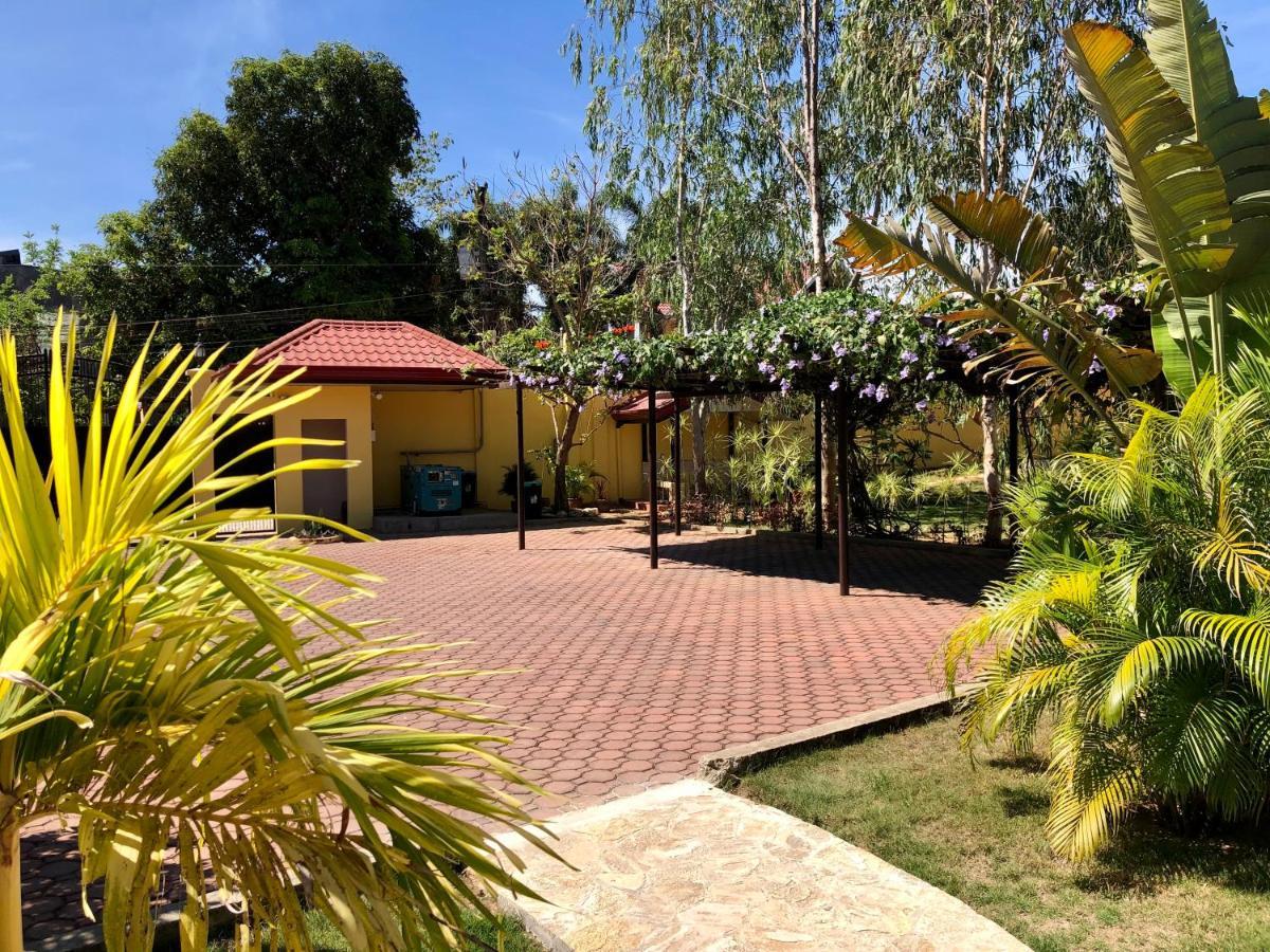 Strutz Art Garden Resort Bangued Esterno foto