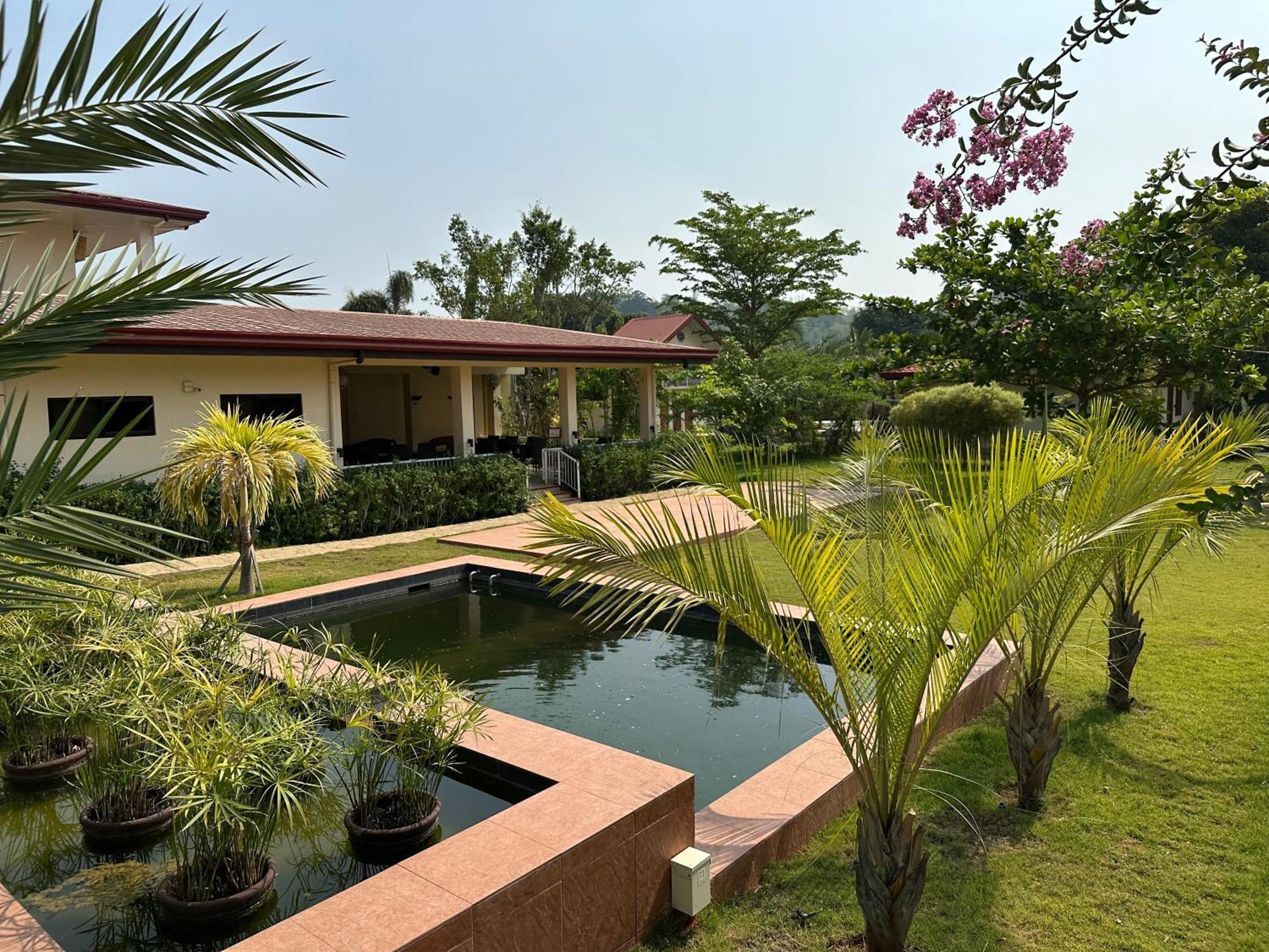 Strutz Art Garden Resort Bangued Esterno foto